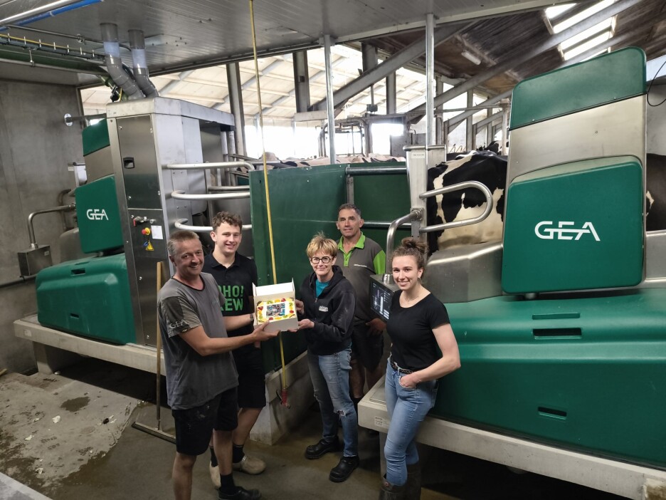 GEA DairyRobot R9500 - farmoniefarmtech 8 (5)