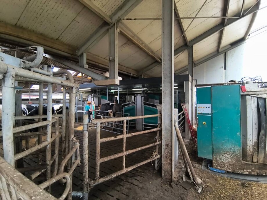 GEA DairyRobot R9500 - farmoniefarmtech 8 (1).1