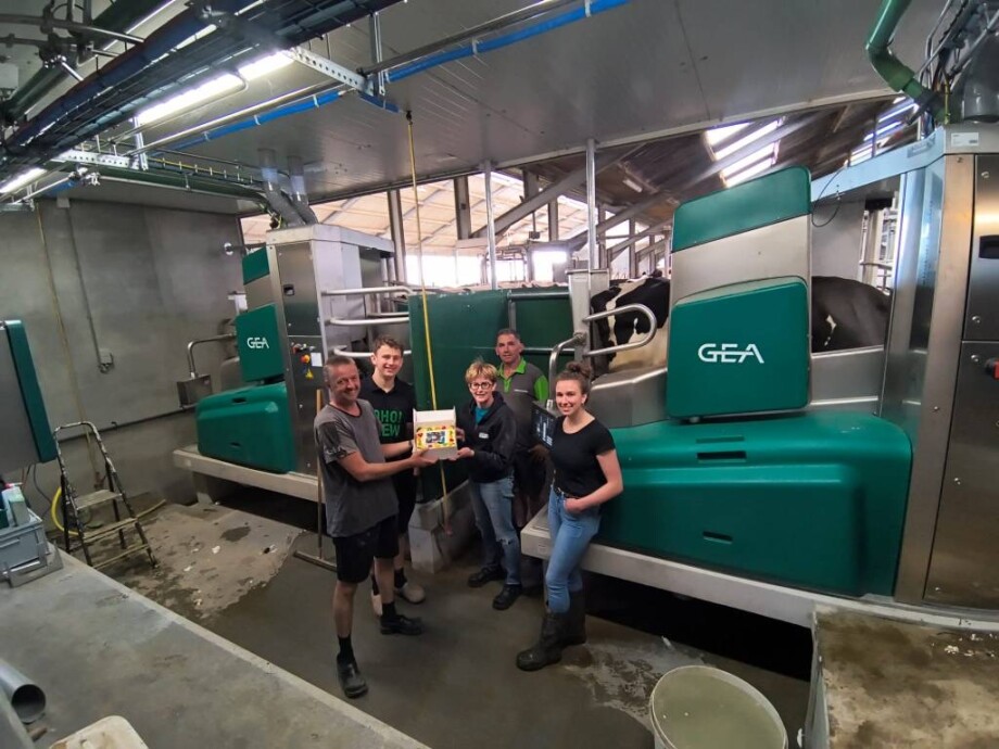 GEA DairyRobot R9500 - farmoniefarmtech 8 (4)